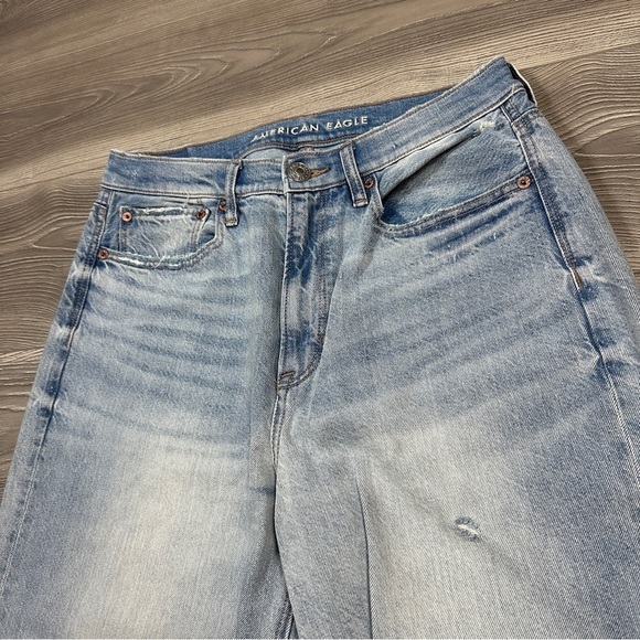 American‎ Eagle 90s Boyfriend Jeans Distressed Light Wash Relaxed Fit Size 8 - Picture 2 of 3